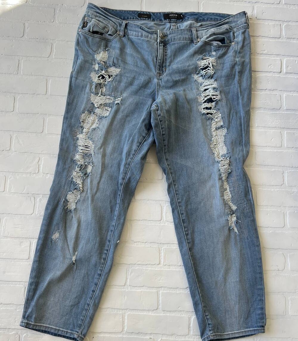 Torrid Premium Women's Light Washed Distressed Ripped Boyfriend Jeans-sz 26